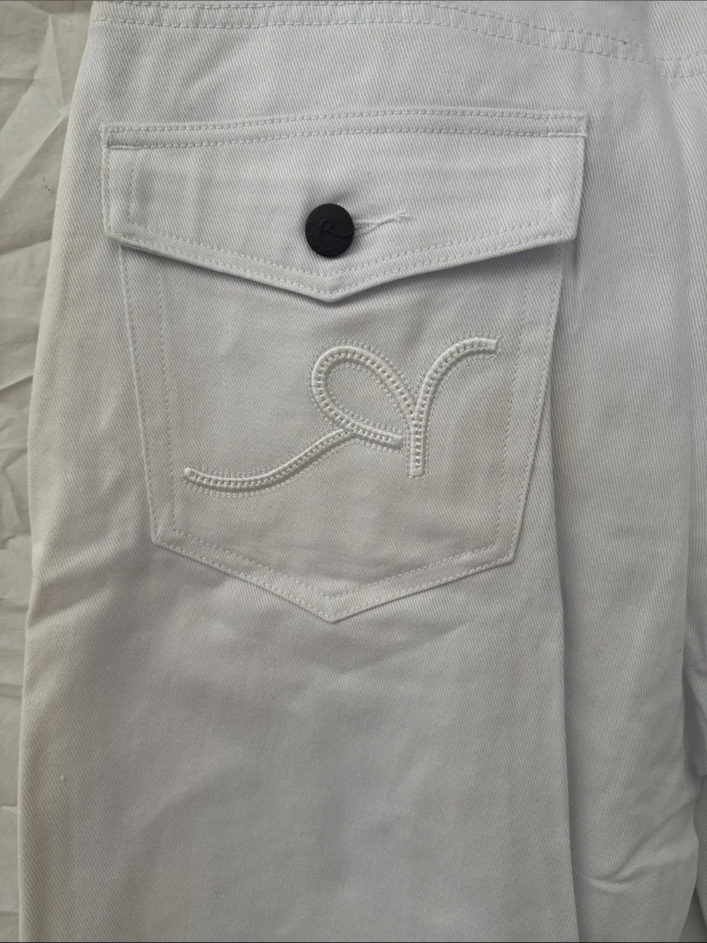Rocawear 90’s Y2K Streetwear White Jean Jorts with Black Web Belt